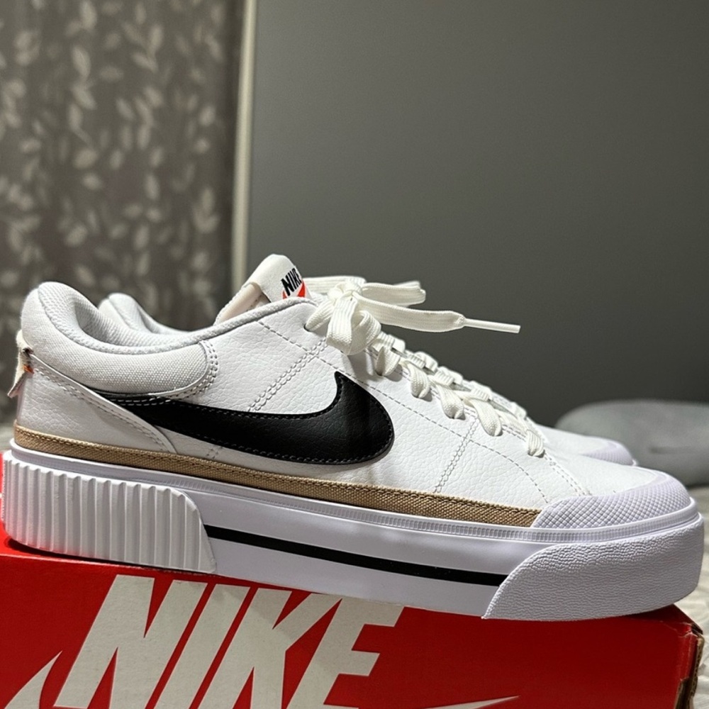 Nike court legacy lift sneaker